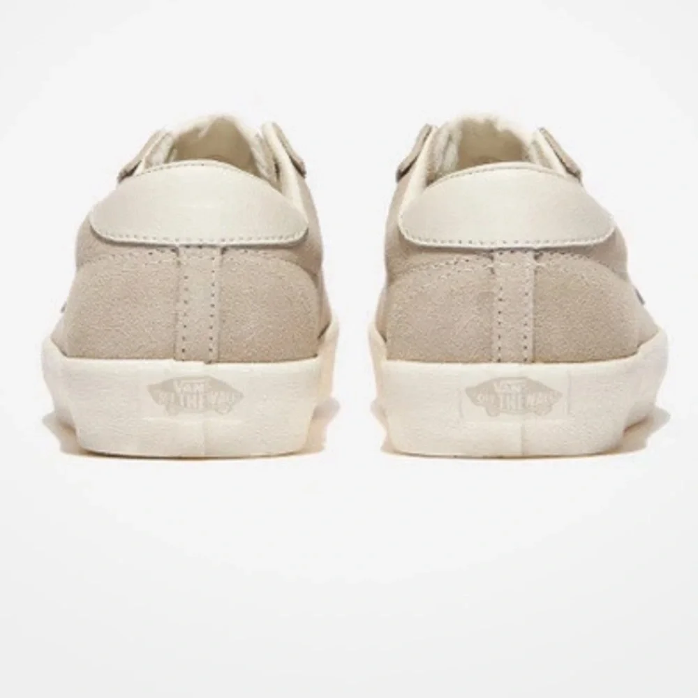 FREE PEOPLE by VANS Sport‎ Low Suede Sneakers Cream and White Casual Sneakers